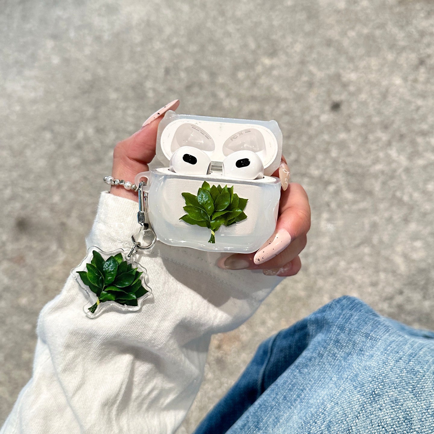 Chromahome Fresh and Simple Grapefruit Leaf Illustration Airpods Case - Chromahome  